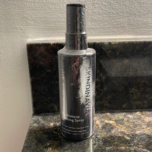 Skindinavia makeup finishing spray